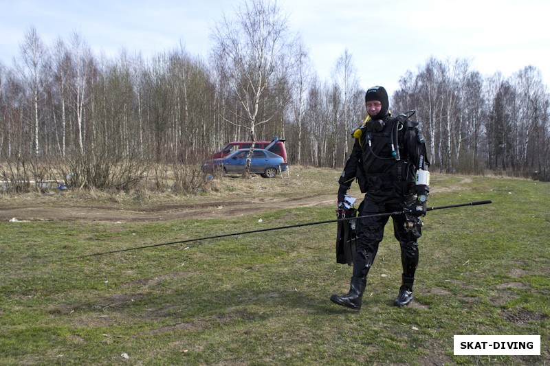 Шукста Игорь, нет, не у рыбака он ее отобрал, нашел под водой