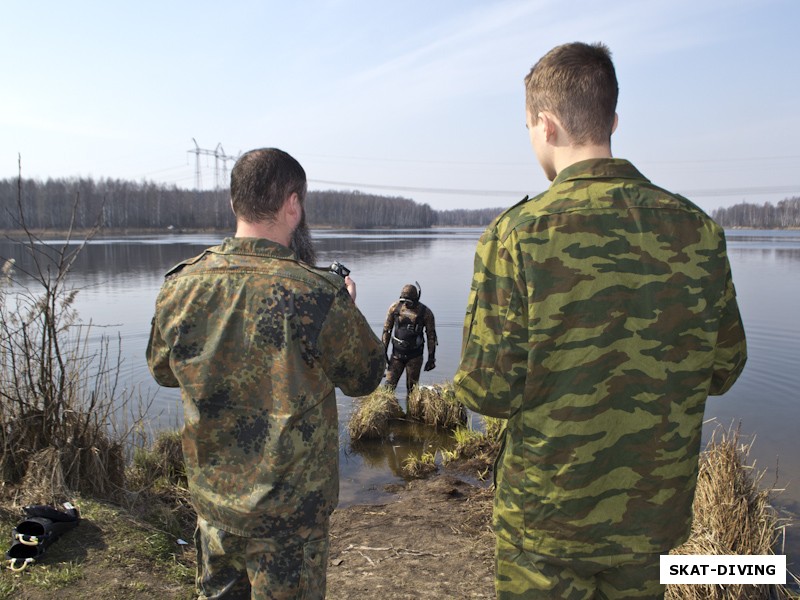 Зеленев Андрей, Леонов Дмитрий, Зеленев Максим, «в международный день камуфляжа»