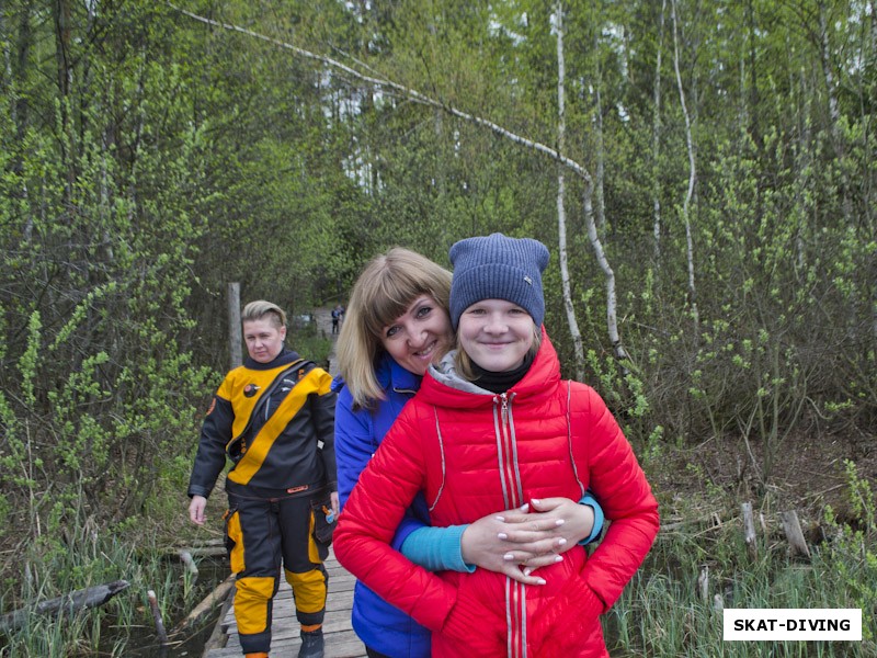 Быченкова Ирина, Быченкова Юлия, пришли проводить мужа и папу водолаза под воду