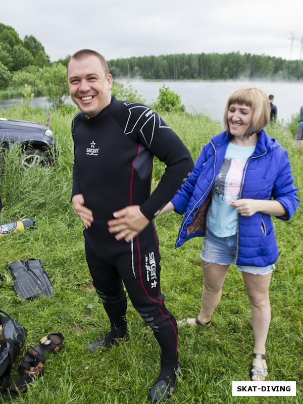 Быченков Дмитрий, Быченкова Ирина, ну куда вот без супруги, она и костюм застегнет и детей спать уложит