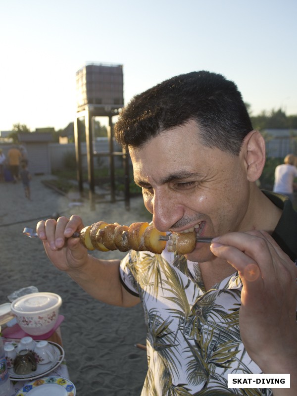 Погосян Артем, а вот и ценитель шашлычков приехал