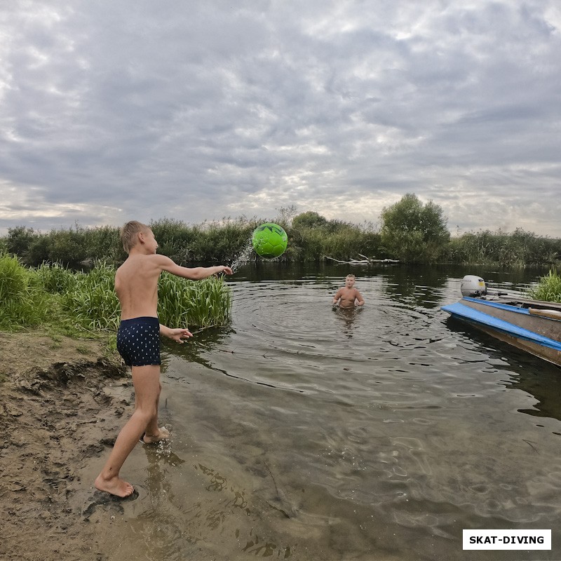 Красный Егор, Изотко Кирилл, а у детей свои занятия