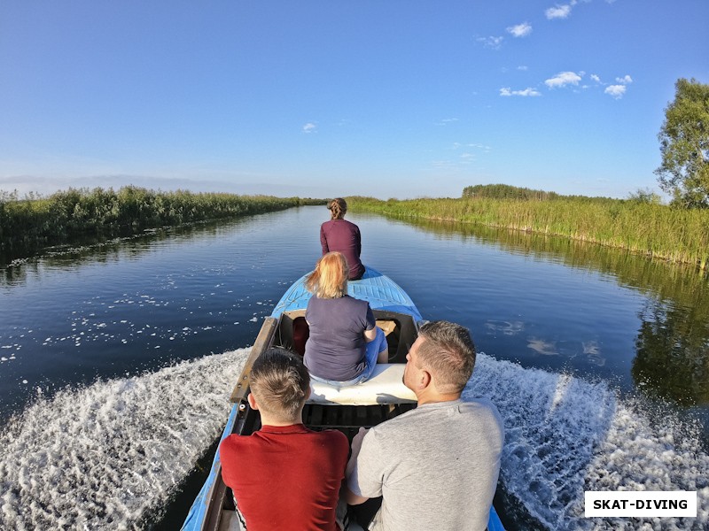 Если лодочник встает, он видит обычно вот такую картину