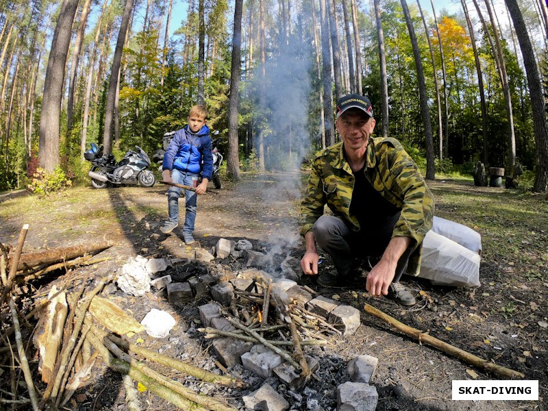 Быченков Максим, Волков Андрей, костровые