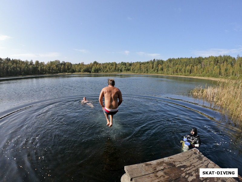 Ну не без этого, конечно, московским байкерам привет