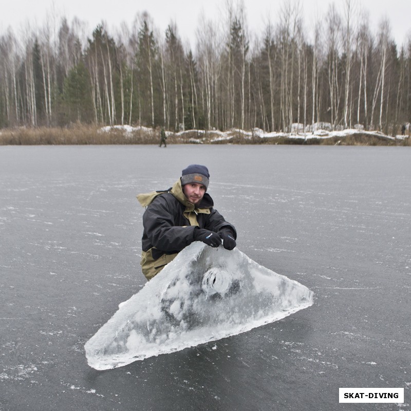 Федорук Дмитрий, когда-то нырял под лед на задержке дыхания, пришло время пробовать и с аквалангом