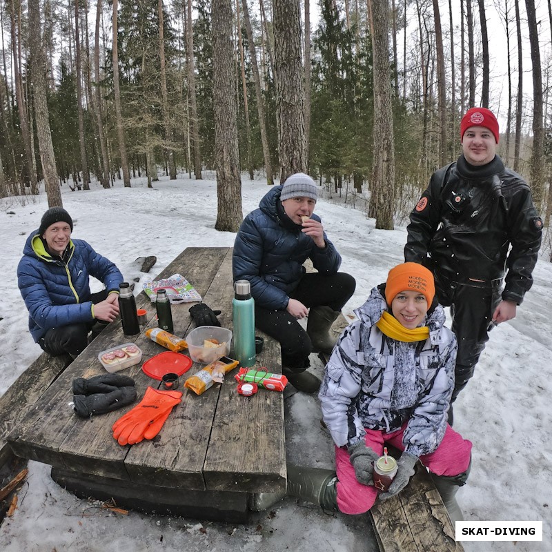 Волков Андрей, Азаркин Юрий, Каняхин Евгений, Сканцева Павлина, в лесной тишине только щеки шумели...