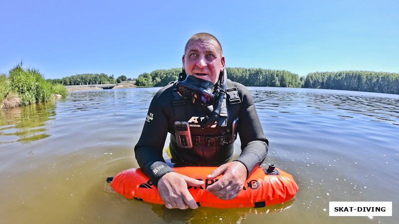 Осипенко Виктор, видимо, костюм немного лишний в такой воде...