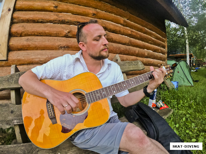 Володькин Сергей, на одного гитариста в клубе стало больше