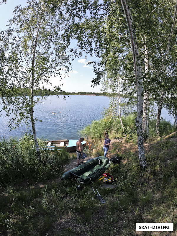 А вот такой вид на воду был из нашего лагеря