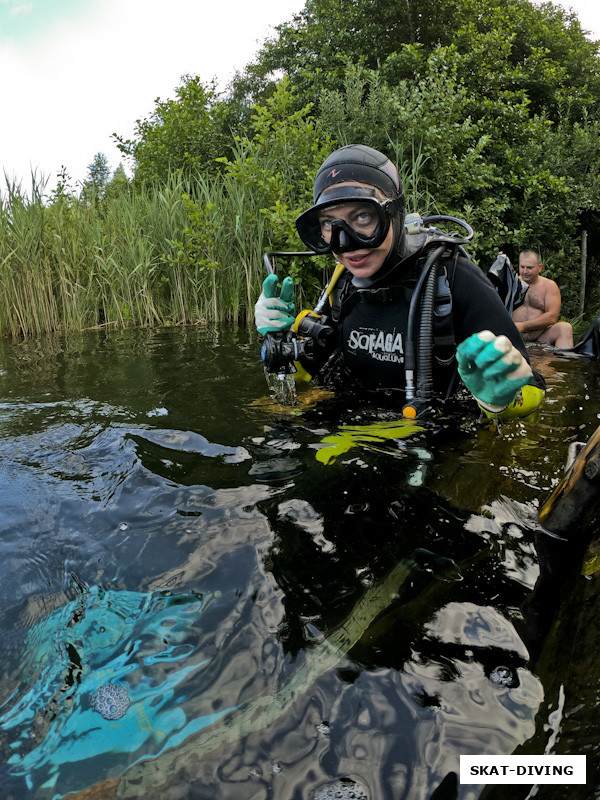 Клементьева Виталия, первой из начинающих дайверов отправилась под воду в воскресенье утром