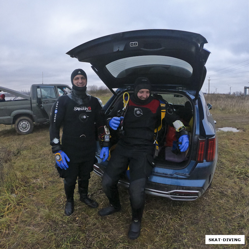 Погосян Артем, Красный Валерий, Спрячься, как в гнездышке, здесь, у меня под зонтом, мокрая ласточка!