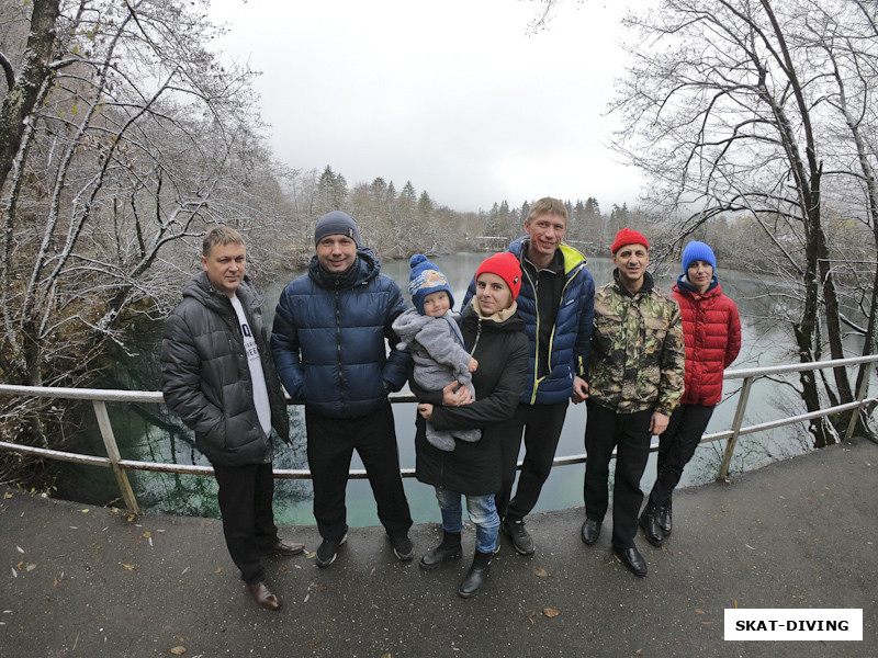 Саманцов Константин, Азаркин Юрий, Романов Павел, Романова Софья, Волков Андрей, Погосян Артем, Вахнова Татьяна, первое совместное фото сразу по приезду