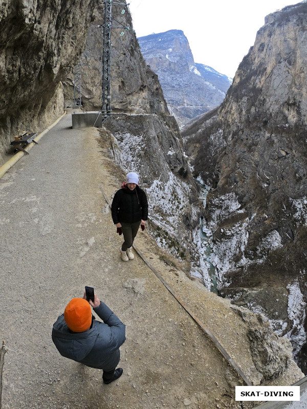 "На краю ущелья"