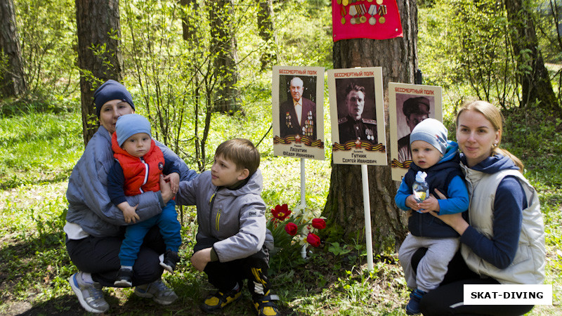 Романова Галина, Романов Павел, Быченков Максим, Валучев Егор, Валучева Наталья, знакомство детей с "Бессмертным Полком"