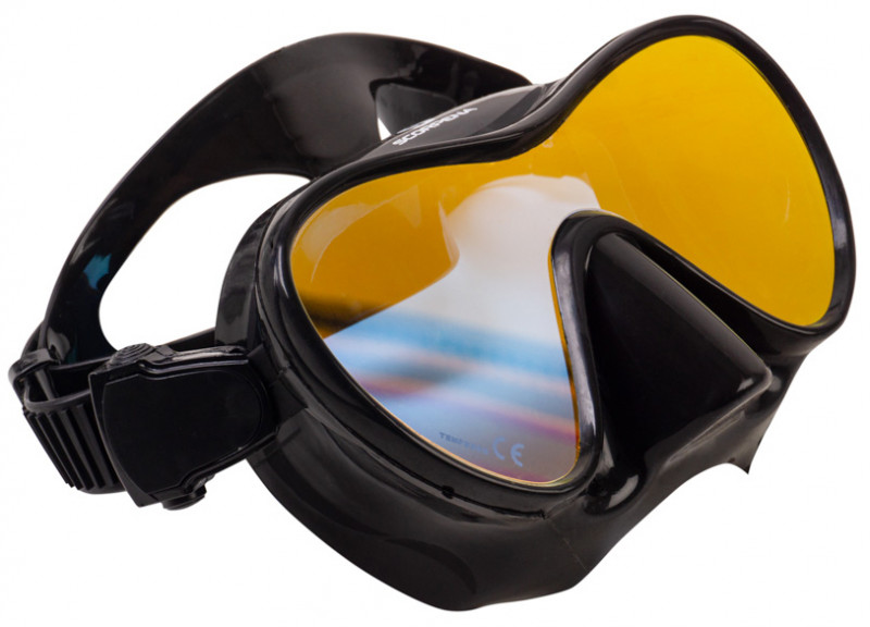 Линзы маски покрыты особым многослойным составом, что улучшает контраст и распознавание объектов под водой, особенно в воде с небольшой прозрачностью