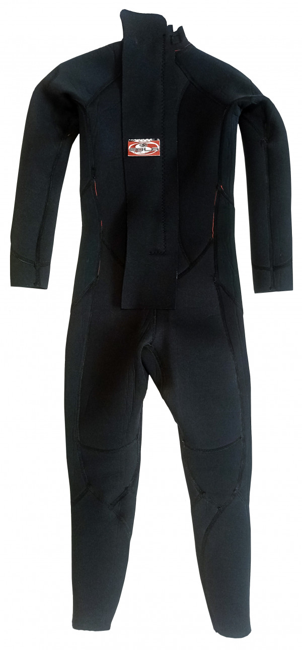 Нейлоновое покрытие внутри костюма позволяет легко одеть его на сухое тело