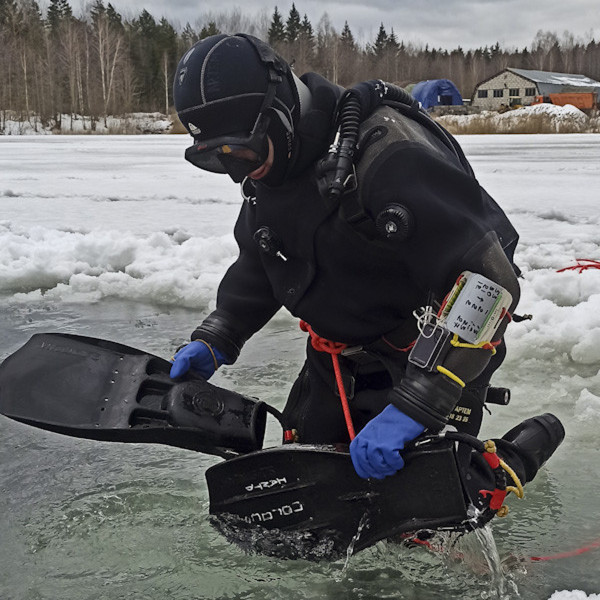 Сухой гидрокостюм «GKV-20» регулярно ныряет с клубом «СКАТ» под лед