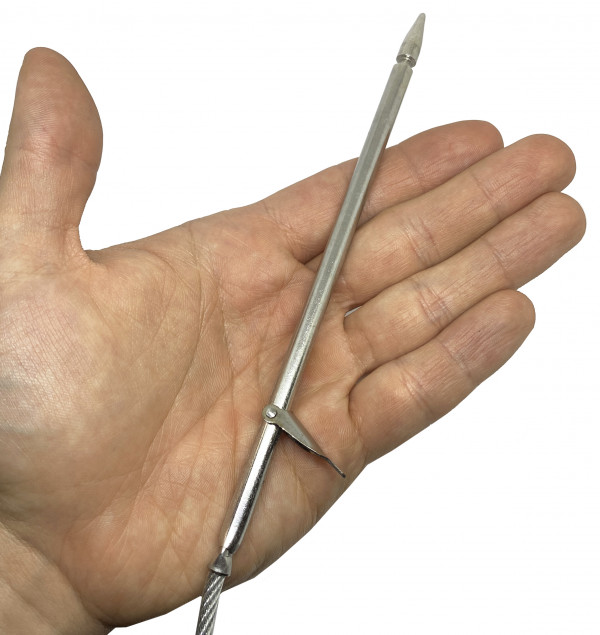Ухватистый иглоприемник длиной около 16 сантиметров удобен в использовании, даже в толстых перчатках