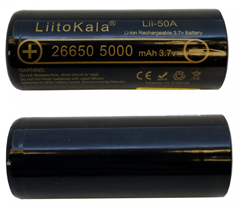 В комплекте два аккумулятора «26650 LI-ION» без защиты (5000mAh 3.7V). Компания «DELFiN» рекомендует использовать именно такие, это продлевает работу фонаря на севших АКБ.