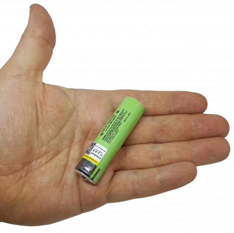 В комплекте аккумулятор «18650 LI-ION» без защиты (3400mAh, 3.7V). Компания DELFiN рекомендует использовать в фонарях именно такие, это продлевает работу фонаря на севших АКБ.