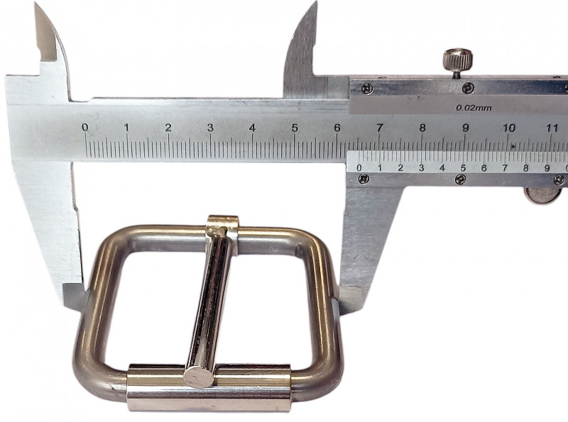 Стандартная ширина пряжки - 6.5см.