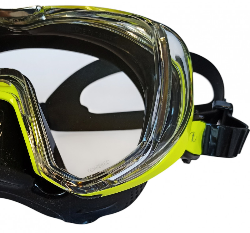 Закаленные линзы «TUSA’s CrystalView» пропускают 92% имеющегося света, обеспечивая дайверу кристальную видимость.