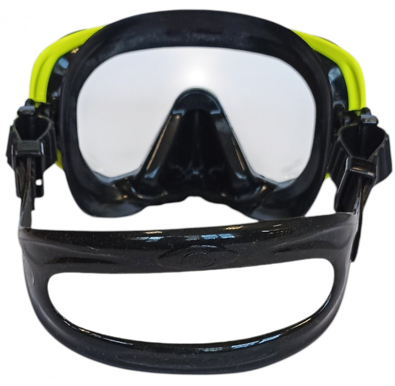 Патентованный трехмерный ремешок точно повторяет затылочный изгиб, обеспечивает исключительный комфорт и великолепное прилегание.