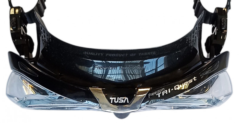 Панорамный обзор благодаря маленькому подмасочному объему и выпуклым боковым стеклам.