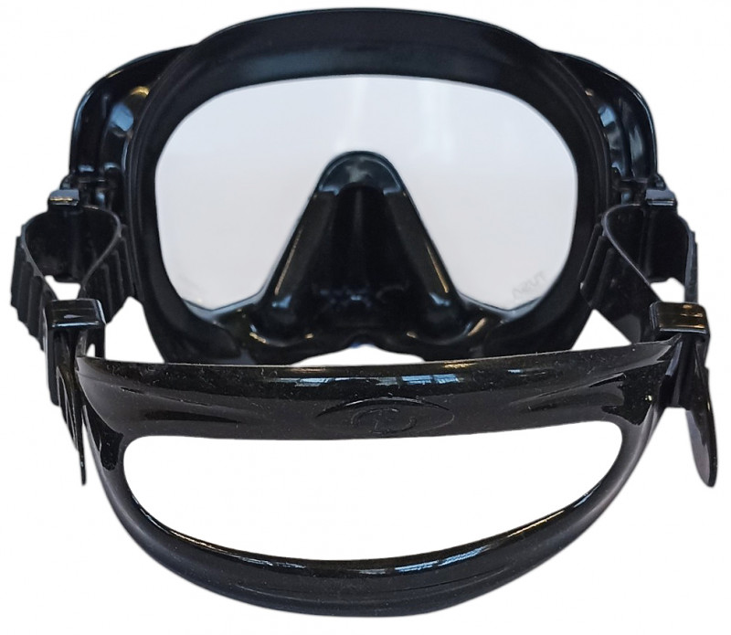 Патентованный трехмерный ремешок точно повторяет затылочный изгиб, обеспечивает исключительный комфорт и великолепное прилегание.