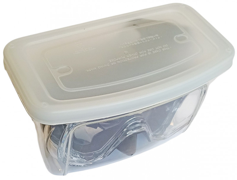 Фирменный бокс от производителя для хранения и транспортировки маски в комплекте.