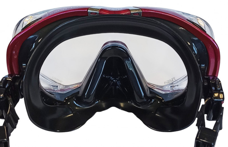 Обтюратор маски с округлыми краями и удобной посадкой по линиям наилучшего прилегания к лицу.