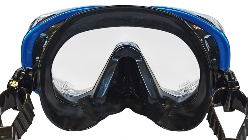 Обтюратор маски с округлыми краями и удобной посадкой по линиям наилучшего прилегания к лицу.