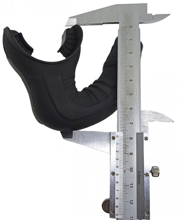 Высота загубника - около 7.9см.