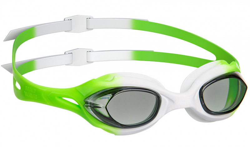 Детско-юниорские плавательные очки «ROCKET» - удобный вариант для повседневных тренировок и отдыха. Темные линзы с UV-защитой уберегают глаза от ультрафиолета, а покрытие от запотевания Антифог препятствует конденсации влаги на линзах.