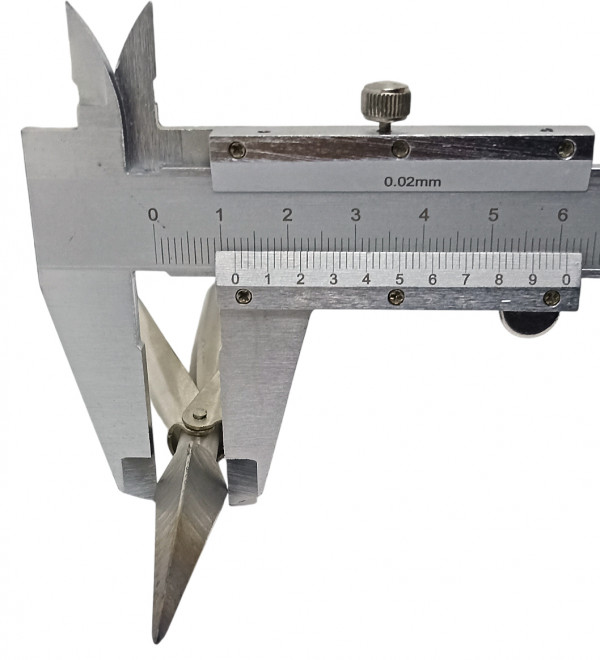 Максимальный диаметр головы - 1.2см.