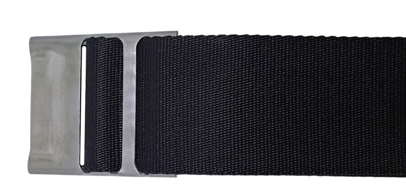 Можно изменять длину пояса за счет передвижения пряжки по нему, то есть его можно укоротить под худую фигуру, не обрезая, а потом снова удлинить.