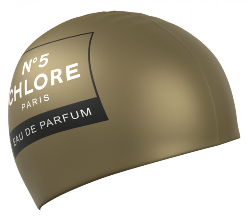 Изготовлена из высококачественного силикона. Он приятен на ощупь и практически не пропускает воду, не вызывает раздражения кожи (если, конечно, вы не тот самый крайне редкий случай аллергиков на силикон), поэтому шапочка идеально подходит для регулярных тренировок.