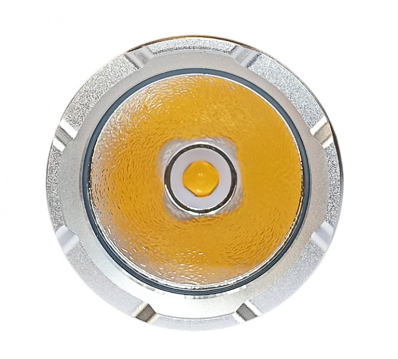 Высокоэффективный светодиод «XHP70» яркостью 3000 люмин, вклеенный на тепло отводящую подложку для существенного увеличения срока службы.