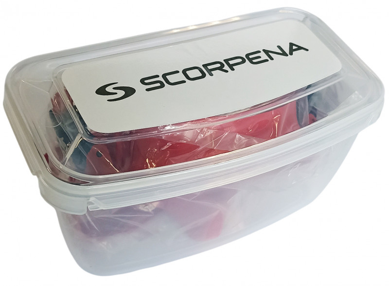 Фирменный бокс для хранения и транспортировки маски в комплекте.