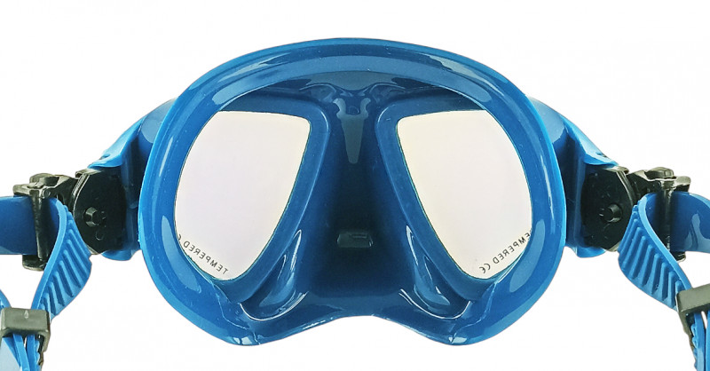 Широкий обтюратор выполнен из плотного, но очень эластичного гипоаллергенного силикона, который обеспечивает оптимальное прилегание и не протекает даже в холодной воде.