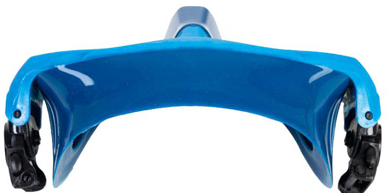 За счет малого подмасочного пространства маску легко продуть от воды, к тому же это плюс при глубинном фридайвинге.