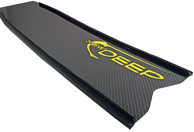 Резиновая отбортовка по всей длине обеспечивает дополнительную защиту от ударов и гидродинамическую стабильность при гребке. Благодаря сэндвич-конструкции, сочетающей карбон и стекловолокно, эти лопасти обеспечивают оптимальный баланс между жесткостью и гибкостью.