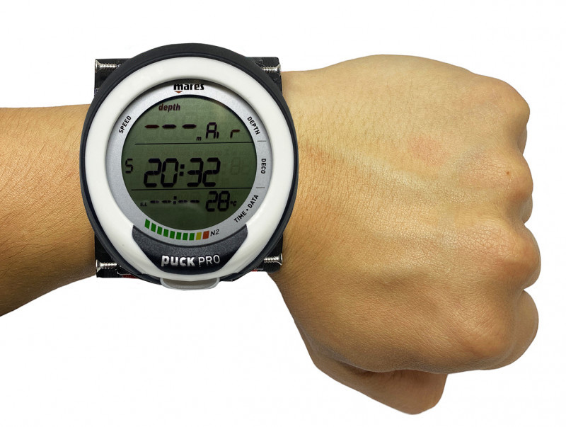 Это удобная, надежная и правильная замена штатному ремешку, отлично работает в подводном плавании.