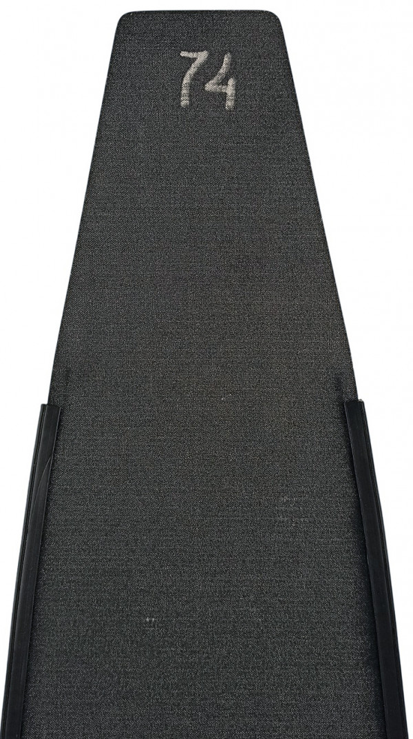 Средняя жесткость подойдет для веса от 85 до 105кг. Стандартная форма основания лопастей позволяет устанавливать их практически на любые современные калоши.