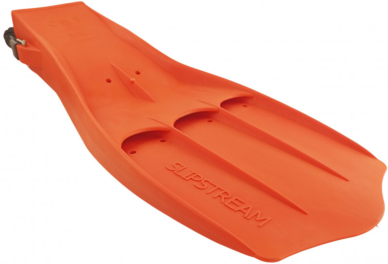 Благодаря специальной конструкции лопасти с ребрами жесткости, ласты совершают сильный гребок как одной, так и другой стороной.