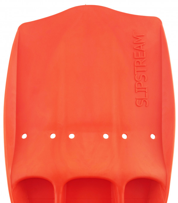 Жесткая, широкая лопасть позволяет добиваться эффективного гребка даже при небольших движениях.