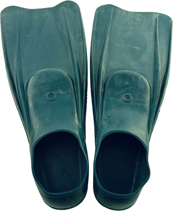 Колодка с закрытой пяткой из эластичной резины обеспечивает хорошую фиксацию ступни пловца.