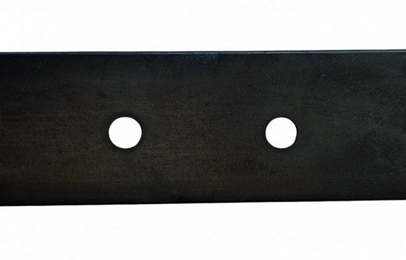 Расстояние между отверстиями около 4см, диаметр отверстий - 9мм.