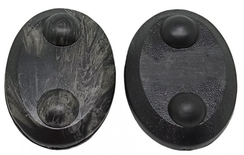 С наружной стороны клипсы по две выпуклости для удобства нащупывания.